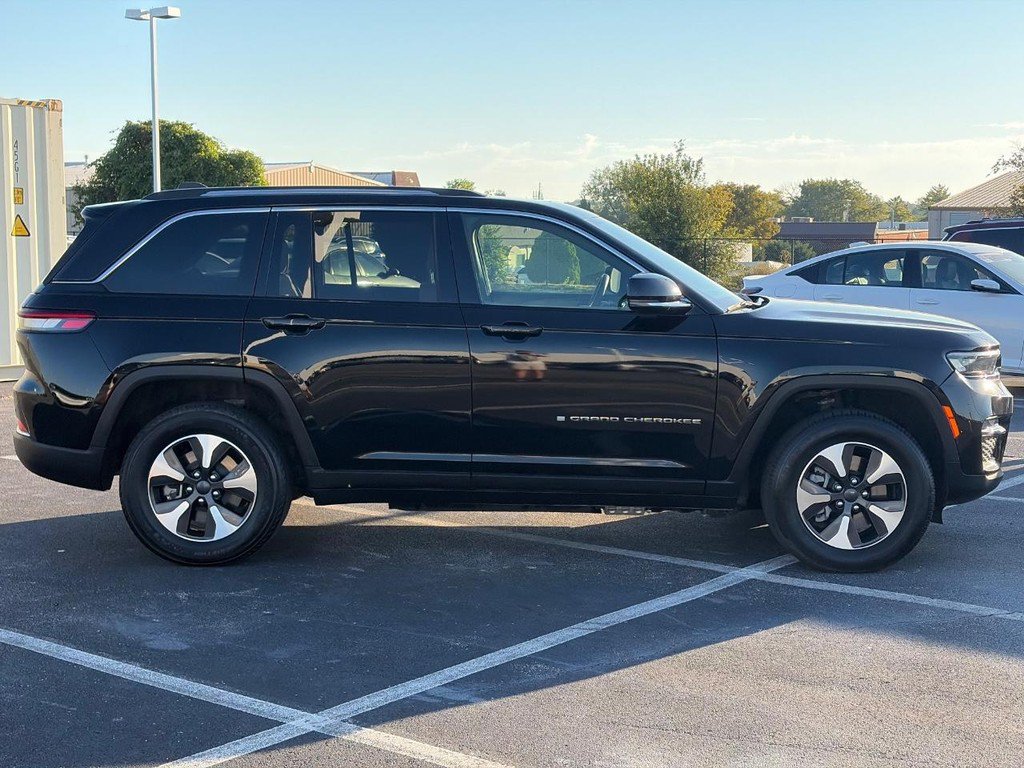 Used 2024 Jeep Grand Cherokee Limited 4xe AWD/4WD image 2