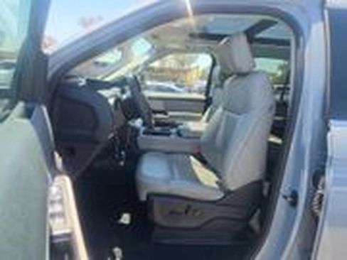 Used 2025 Ford Expedition Active AWD/4WD image 6