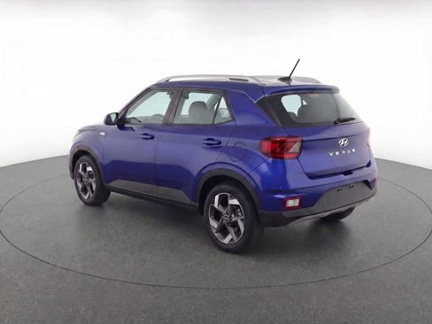 Used 2023 Hyundai Venue SEL image 4
