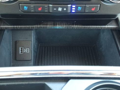 Used 2021 Ford F250 Lariat w/ Chrome Package image 39