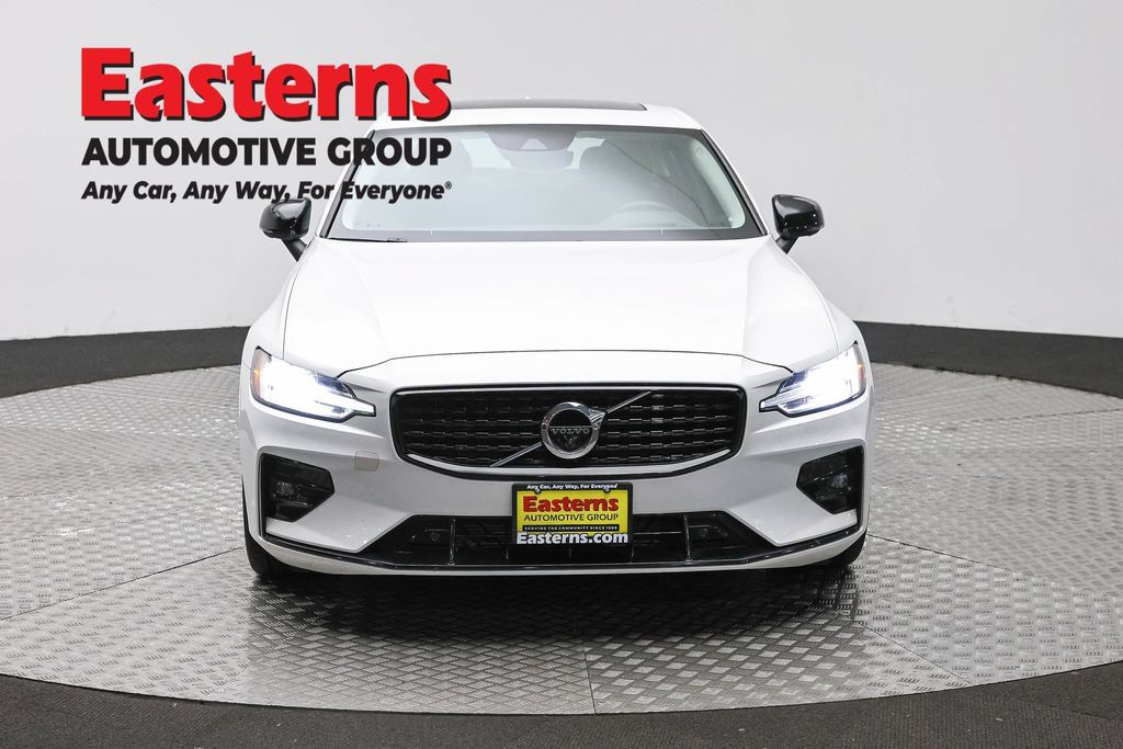 Used 2022 Volvo S60 B5 Inscription FWD image 4