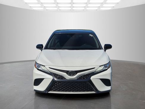 Used 2019 Toyota Camry XSE image 4