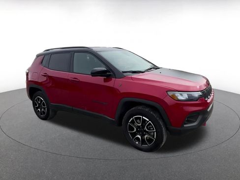 Used 2025 Jeep Compass Trailhawk image 2