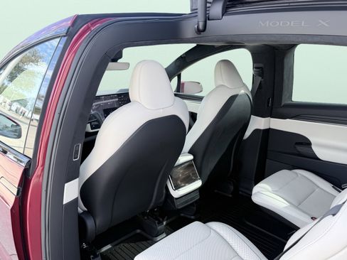 Used 2025 Tesla Model X Plaid image 45