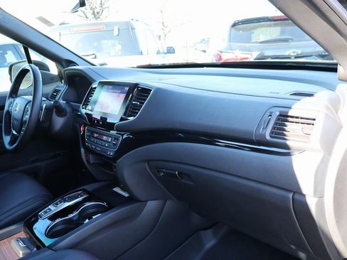 Certified 2021 Honda Ridgeline Black Edition image 9