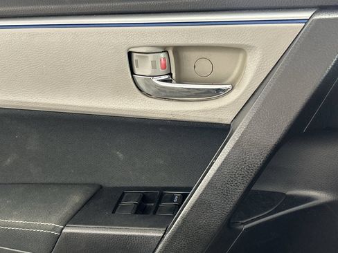 Used 2016 Toyota Corolla LE FWD image 19