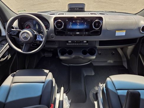 New 2025 Mercedes-Benz Sprinter 2500 image 18