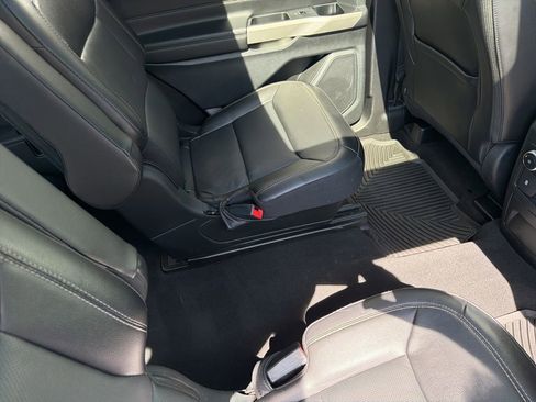 Used 2022 Ford Explorer Limited w/ Equipment Group 301A RWD image 30
