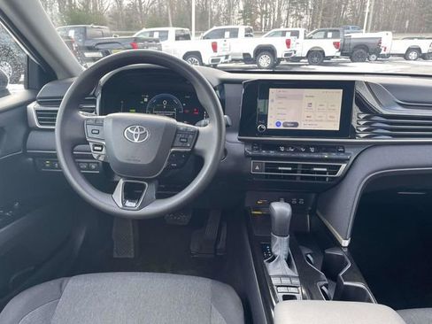Used 2025 Toyota Camry LE image 14