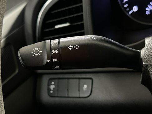 Used 2018 Hyundai Elantra SE image 27