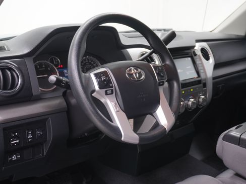 Used 2016 Toyota Tundra SR5 w/ Tow Package RWD image 8