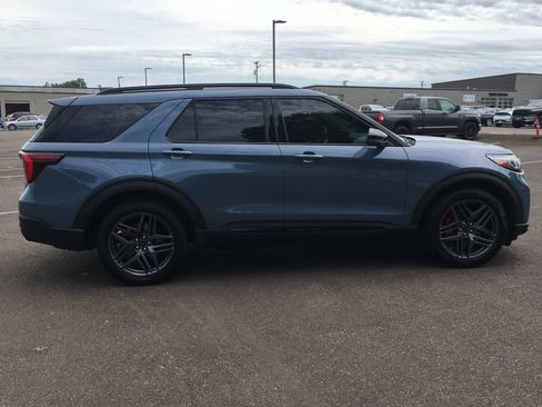 Used 2025 Ford Explorer ST AWD/4WD image 9