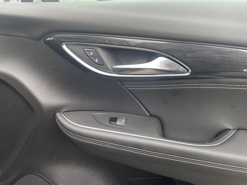 Used 2023 Buick Envision Essence image 11