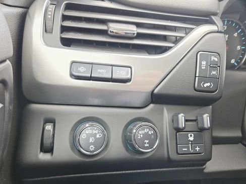 Used 2020 Chevrolet Suburban Premier w/ Premier 6.2L Value Package image 35