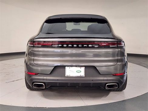 Used 2024 Porsche Cayenne Coupe image 10