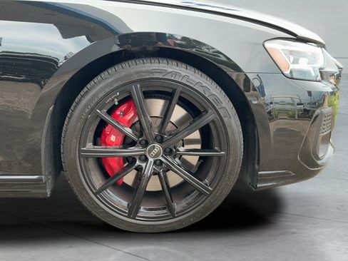 Used 2024 Audi S8 AWD/4WD image 23