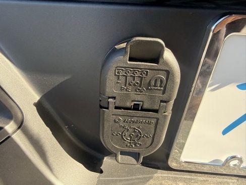 New 2026 Jeep Gladiator Sport image 9