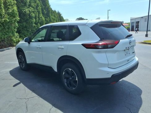 Used 2024 Nissan Rogue SV AWD/4WD image 5
