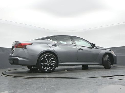 Used 2023 Nissan Altima 2.5 SR w/ SR Premium Package image 31