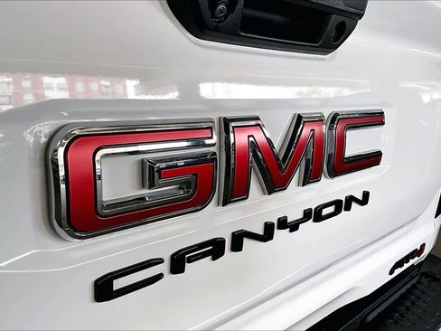 Used 2024 GMC Canyon AT4 w/ AT4 Premium Package AWD/4WD image 30