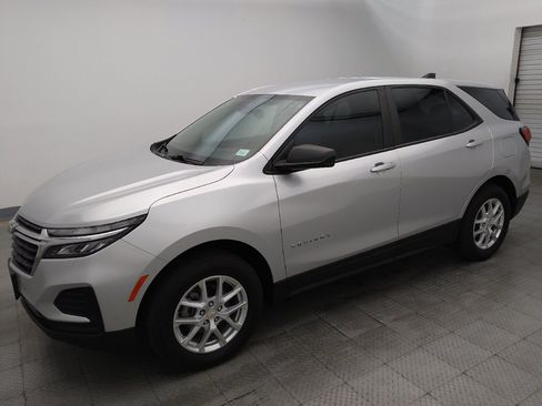 Used 2022 Chevrolet Equinox LS AWD/4WD image 2