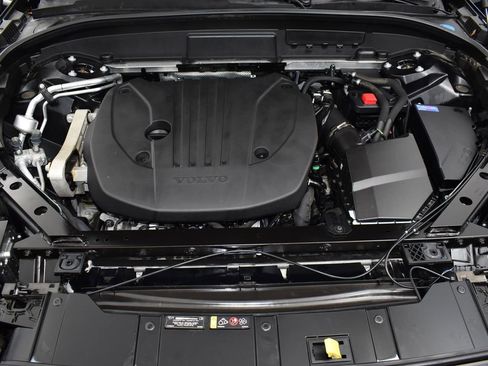 Used 2024 Volvo XC60 B5 Plus image 12