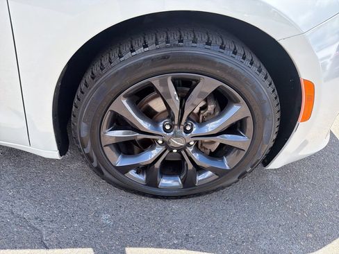 Used 2020 Chrysler Pacifica Limited w/ S Appearance Package FWD image 32