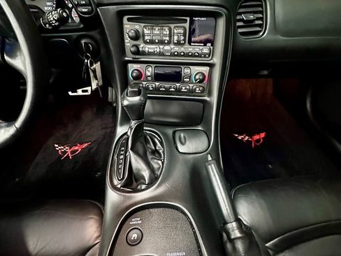 Used 2004 Chevrolet Corvette Convertible w/ Preferred Equipment Group image 21