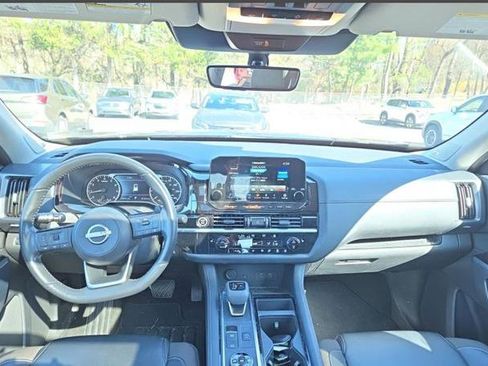 Used 2023 Nissan Pathfinder SL w/ SL Premium Package image 5