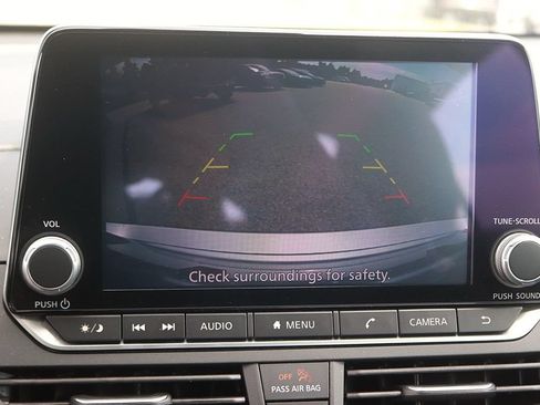 Used 2025 Nissan Altima 2.5 SV FWD image 25