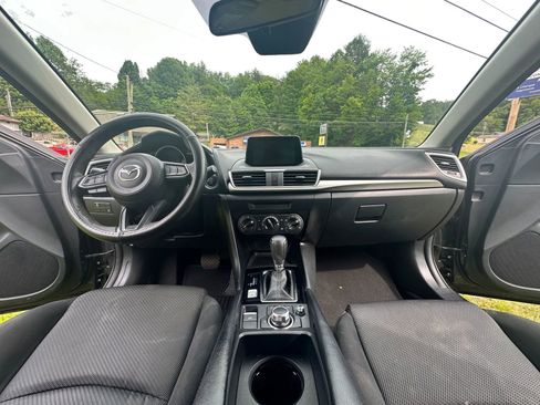 Used 2018 MAZDA MAZDA3 Sport image 9