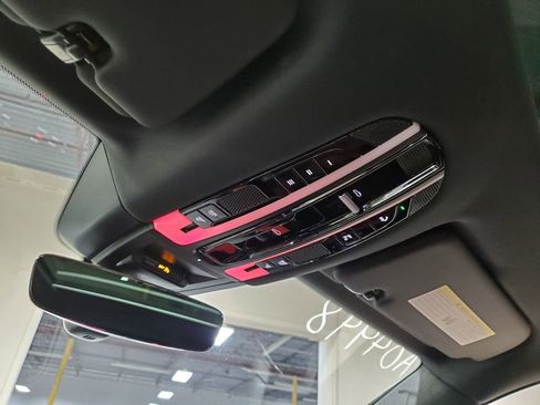 Used 2022 Porsche Cayenne image 40