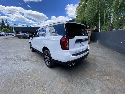 Used 2023 GMC Yukon AT4 w/ AT4 Premium Package AWD/4WD image 4