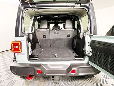 Used 2024 Jeep Wrangler Unlimited Rubicon w/ Technology Group image 26