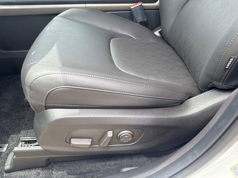 New 2026 Kia Carnival EX FWD image 18