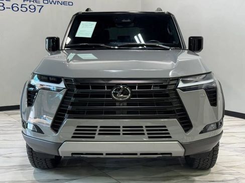 Used 2024 Lexus GX 550 image 3
