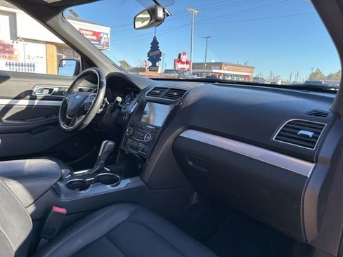 Used 2016 Ford Explorer XLT w/ Equipment Group 202A image 17