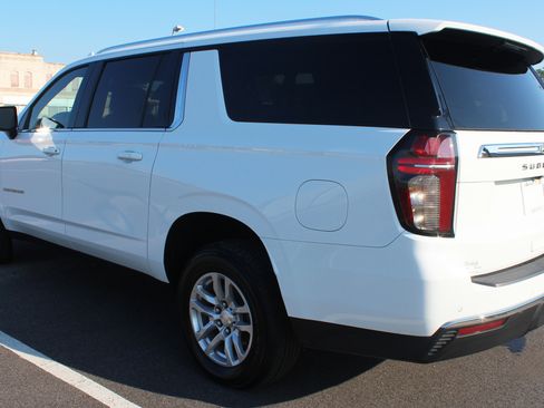 Used 2023 Chevrolet Suburban LT image 16