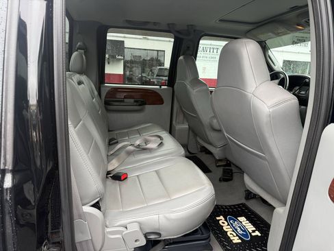 Used 2006 Ford F350 Lariat AWD/4WD image 28