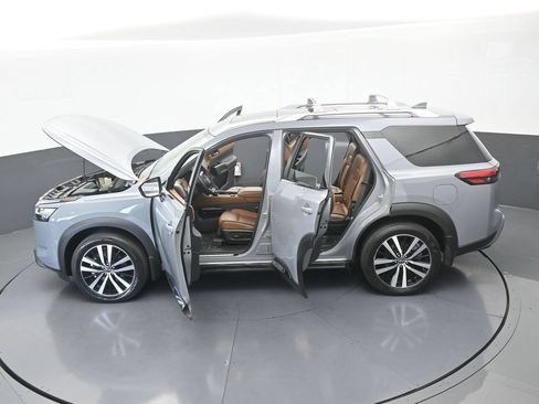 Used 2024 Nissan Pathfinder Platinum AWD/4WD image 69
