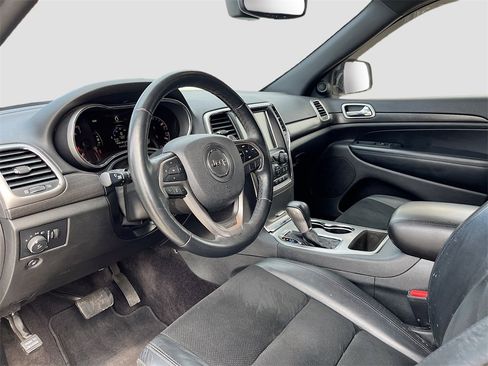 Used 2017 Jeep Grand Cherokee Altitude image 9