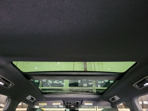 New 2025 Land Rover Range Rover SE image 28