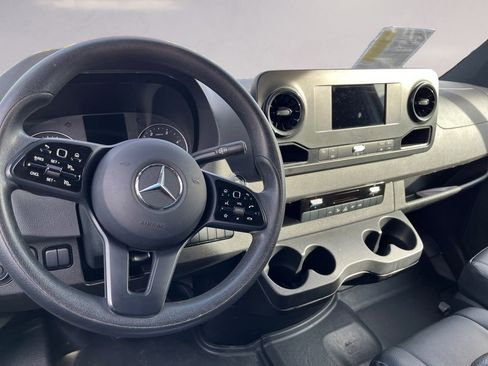 Used 2024 Mercedes-Benz Sprinter 2500 image 9