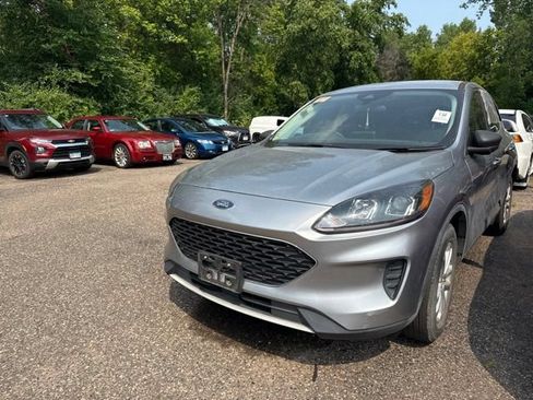 Used 2022 Ford Escape SE FWD image 2