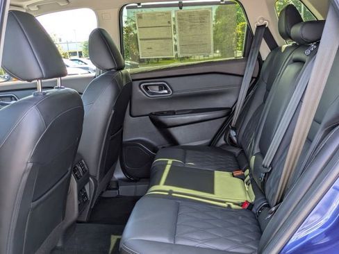 Used 2023 Nissan Rogue Platinum w/ Platinum Premium Package FWD image 14