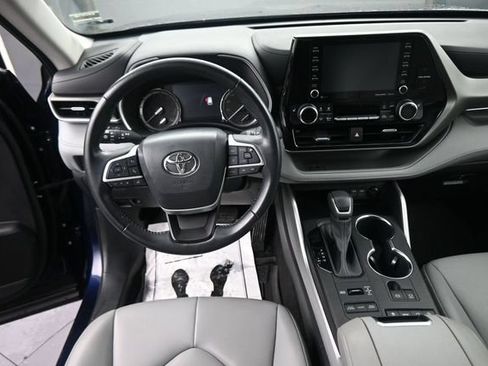 Used 2022 Toyota Highlander XLE w/ Protection Package #3 (TMS) AWD/4WD image 22