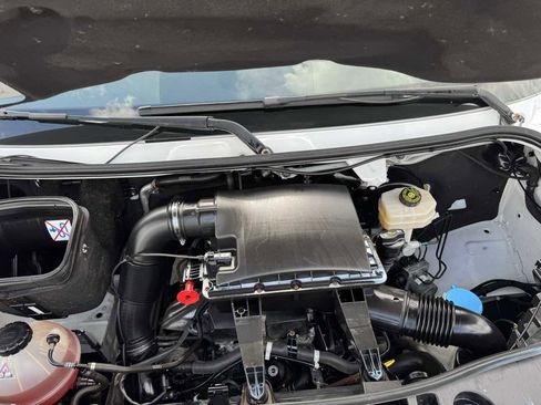 Used 2021 Freightliner Sprinter 2500 RWD image 40