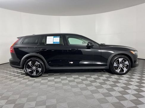 Used 2025 Volvo V60 B5 Cross Country Plus AWD/4WD image 10