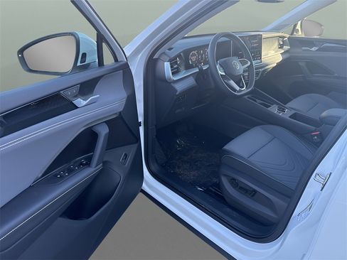 New 2026 Volkswagen Tiguan SE image 16