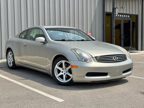 Used 2004 INFINITI G35 Coupe w/ Premium Pkg RWD image 3